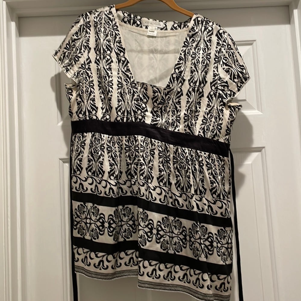 White House black market top